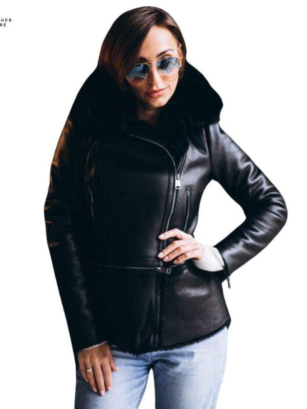 Fashionable Slim Fit Leather Jacket for Women Featuring Fur Collar